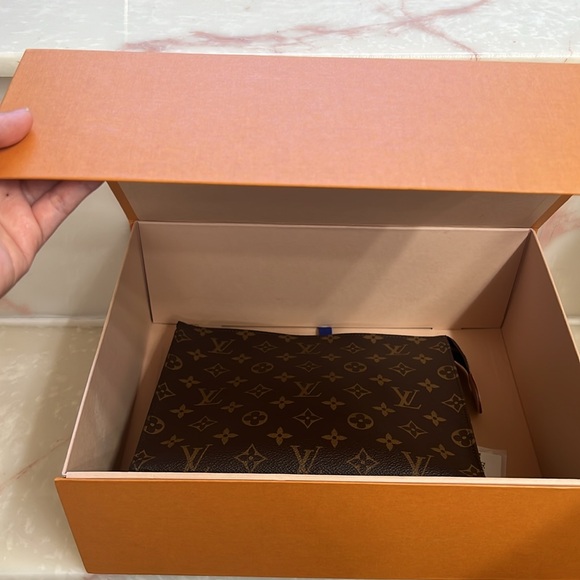 🎈HOT DEAL Louis Vuitton Toiletry pouch 26 - Picture 3 of 12